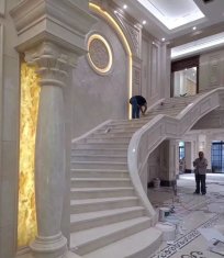 大理石樓梯護(hù)板墻有何作用？